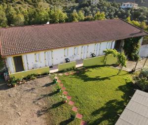 an aerial view of a house with a yard at Il Girasole Alloggio in Fluminimaggiore