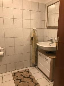 a bathroom with a sink and a mirror at FeWo-Wieseck in Gießen