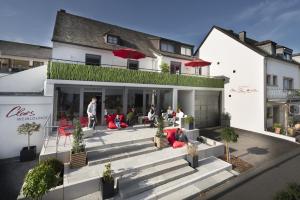 a rendering of a house with people sitting outside at Claes Weinquartier - Weingut Claes Schmitt Erben in Trittenheim