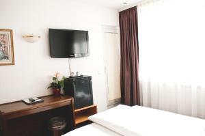 TV a/nebo společenská místnost v ubytování Rugs Hotel Düsseldorf