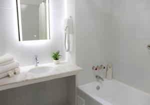 Koupelna v ubytování Inkari Suites Hotel