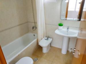 a bathroom with a sink and a toilet and a bath tub at Duplex Las Marinas Orangecosta in Peniscola
