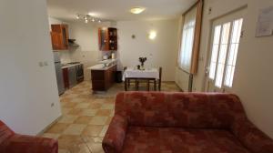 Küche/Küchenzeile in der Unterkunft Apartments Kirinčić