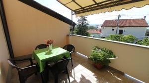 Ein Balkon oder eine Terrasse in der Unterkunft Apartments Kirinčić