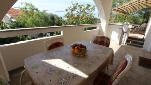 Ein Balkon oder eine Terrasse in der Unterkunft Apartments Kirinčić