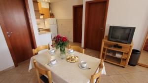 Küche/Küchenzeile in der Unterkunft Apartments Kirinčić
