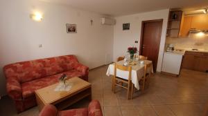 Küche/Küchenzeile in der Unterkunft Apartments Kirinčić