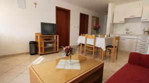 Küche/Küchenzeile in der Unterkunft Apartments Kirinčić