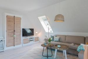 TV a/nebo společenská místnost v ubytování Haus am Strand Ferienwohnung Haus am Strand 5