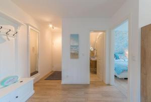 Postel nebo postele na pokoji v ubytování Haus am Strand Ferienwohnung Haus am Strand 3