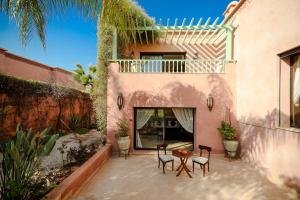 Gallery image of Villa MEZIANE avec piscine privée en première ligne du golf d'Amelkis in Marrakesh