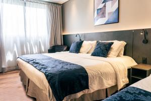 Cama ou camas em um quarto em Mayná Hotel Prudentópolis