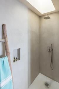 A bathroom at Verina Astra