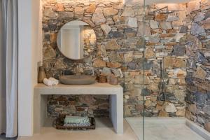 A bathroom at Verina Astra