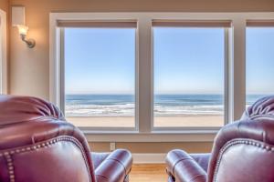 two chairs in a living room with a view of the ocean at DaySea Cottage in Lincoln City
