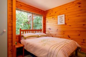 Katil atau katil-katil dalam bilik di The Captain's Lookout - Onemana Holiday Home