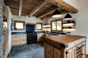 Kuchyň nebo kuchyňský kout v ubytování Chalet Pain Saigle