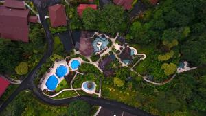 Bazén v ubytování Los Lagos Spa & Thermal Resort Experience nebo v jeho okolí