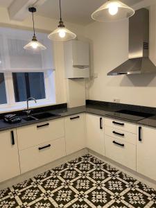 Dapur atau dapur kecil di Canterbury Hotel Cottages and Apartment's