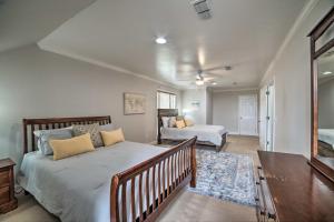 a bedroom with a bed and a living room at Starkvegas Clubhouse about 2 Mi to MSU Campus! in Starkville