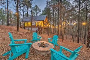 Gallery image of Modern Cabin with Hot Tub 1 Mi from Hochatown! in Broken Bow
