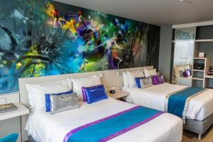 Postel nebo postele na pokoji v ubytování Hotel Black Tower Premium + 37 fotografií