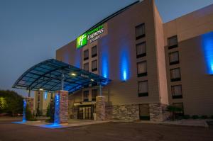 Plano de Holiday Inn Express & Suites Jackson Downtown - Coliseum, an IHG Hotel
