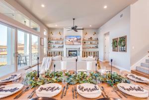 Χώρος καθιστικού στο Lakefront Granbury Retreat with Patio and Fire Pit +31 φωτογραφίες