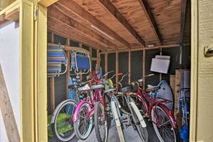 Ciclismo en Sunny Cocoa Beach Escape with Bikes, Walk to Beach o alrededores
