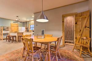 Gallery image of Cherokee Natl Forest Retreat Renovated Cabin! in Greeneville