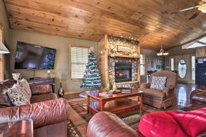 Gallery image of Riversong Ridge Cabin with Hot Tub and Game Room! in Sevierville