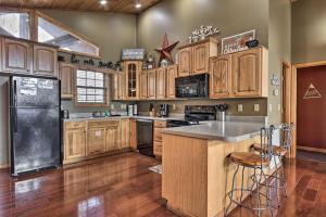 Gallery image of Riversong Ridge Cabin with Hot Tub and Game Room! in Sevierville