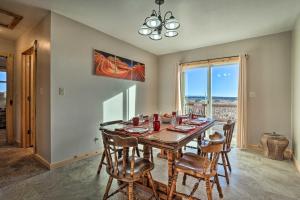 Imagem da galeria de Day Trip to Zion NP Rural Home with Red Rock Views em Kanab