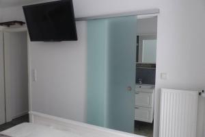TV a/nebo společenská místnost v ubytování Tiny House unterm Zwetschgenbaum