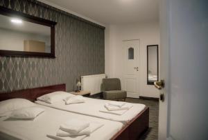 Postel nebo postele na pokoji v ubytování Carnival City Hotel Oradea