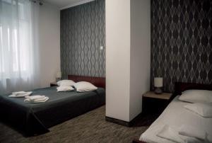 Postel nebo postele na pokoji v ubytování Carnival City Hotel Oradea