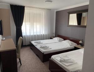 Postel nebo postele na pokoji v ubytování Carnival City Hotel Oradea