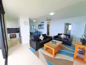 Posezení v ubytování Cairns Ocean View Apartment