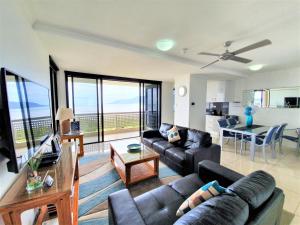 Posezení v ubytování Cairns Ocean View Apartment