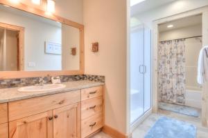 Ένα μπάνιο στο Serenity Shores - Meredith Lodging +40 φωτογραφίες