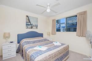 Ένα ή περισσότερα κρεβάτια σε δωμάτιο στο Surfers Beach Resort One