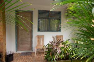 Bali Komang Guest House Sanur外面的花园