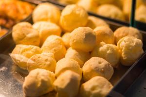 a bunch of rolls sitting on a tray at Carballo Hotel & Spa in Campos do Jordão