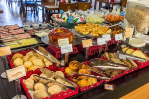 a buffet filled with different types of food on display at Carballo Hotel & Spa in Campos do Jordão