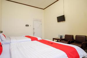 Postel nebo postele na pokoji v ubytování RedDoorz @ Hotel Citra Indah