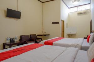 Postel nebo postele na pokoji v ubytování RedDoorz @ Hotel Citra Indah