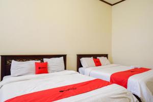 Postel nebo postele na pokoji v ubytování RedDoorz @ Hotel Citra Indah