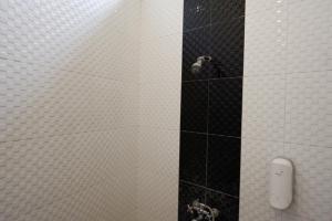 Koupelna v ubytování RedDoorz @ Hotel Citra Indah