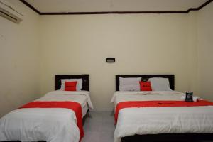 Postel nebo postele na pokoji v ubytování RedDoorz @ Hotel Citra Indah