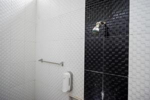 Koupelna v ubytování RedDoorz @ Hotel Citra Indah